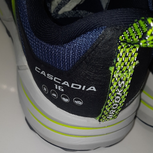 Brooks CASCADIA 16 Navy and Neon Yellow Athletic Shoes Size 11.5 Worn One Time. - Picture 4 of 16
